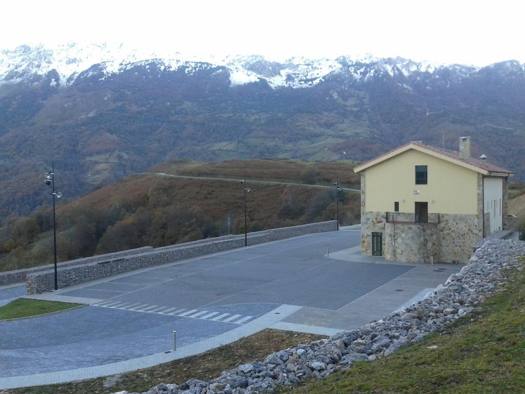 Mirador Del Angliru Hostel Riosa Buitenkant foto